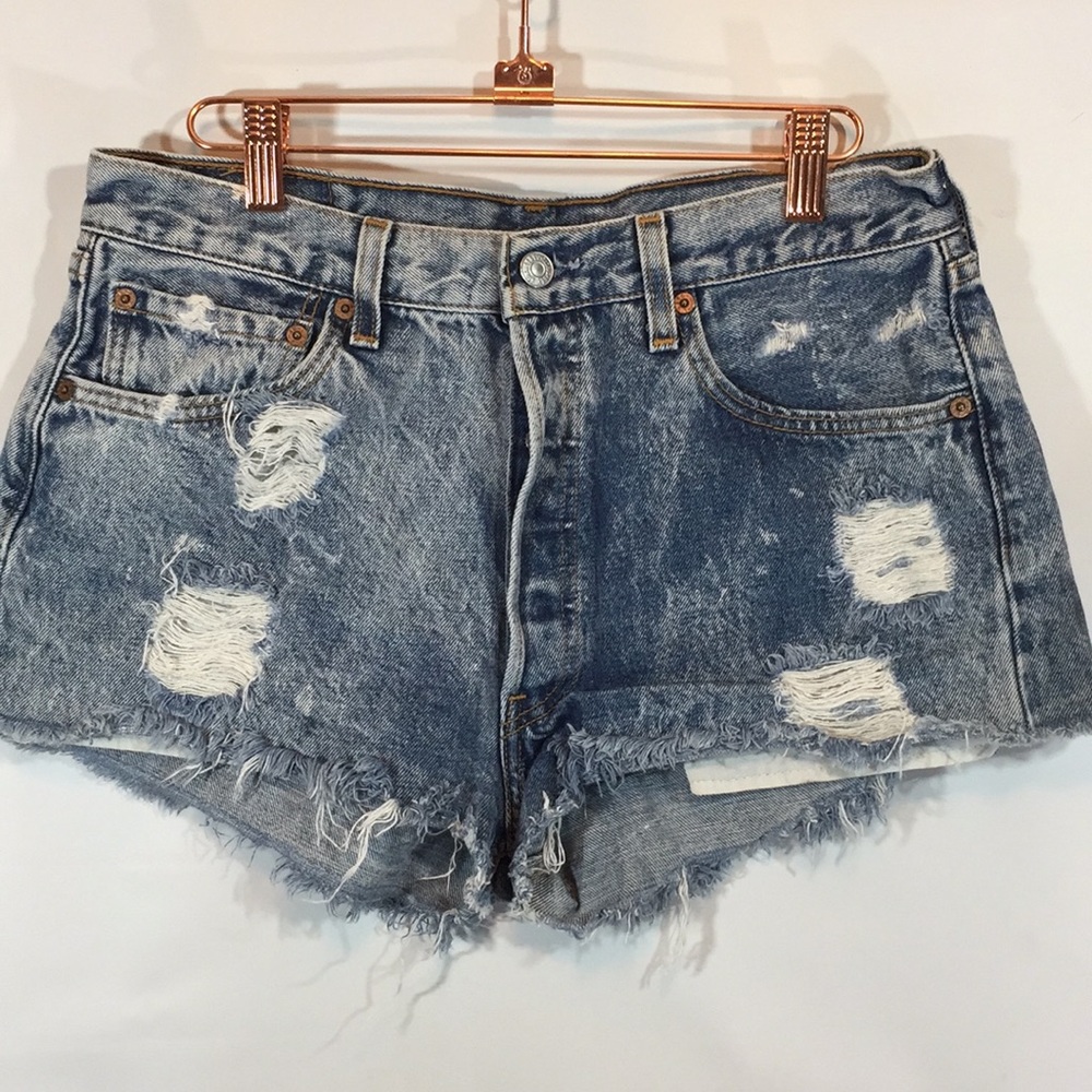 Levi’s button fly  high rise frayed shorts sz 30 - Picture 2 of 6
